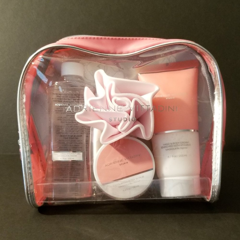 ๐ Adrienne Vittadini Studio - Bath and Body Kit - Picture 1 of 4
